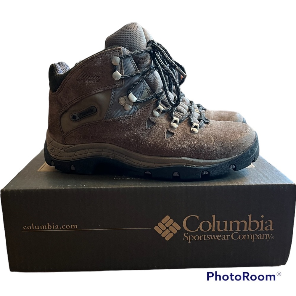 Columbia Ludaman boots for women with box